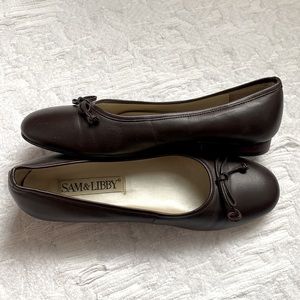 Versatile brown ballet flats by Sam and Libby!  Good condition size 8!